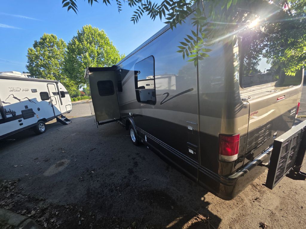 2005 Ford Econoline Image 4