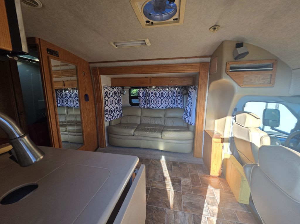 2005 Ford Econoline Image 6