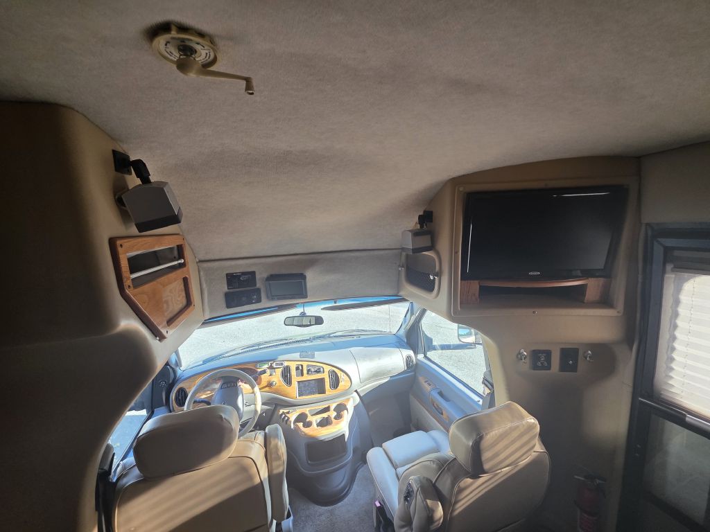 2005 Ford Econoline Image 8