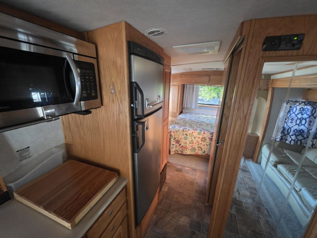 2005 Ford Econoline Image 10