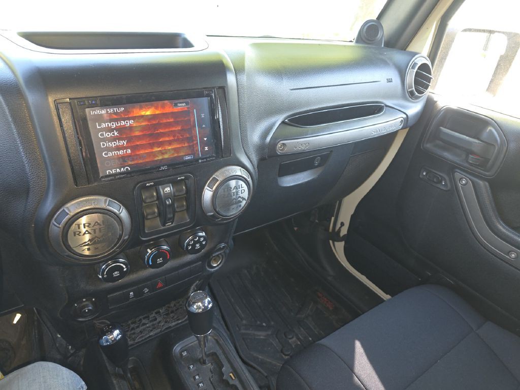 2011 Jeep Wrangler Unlimited Image 3