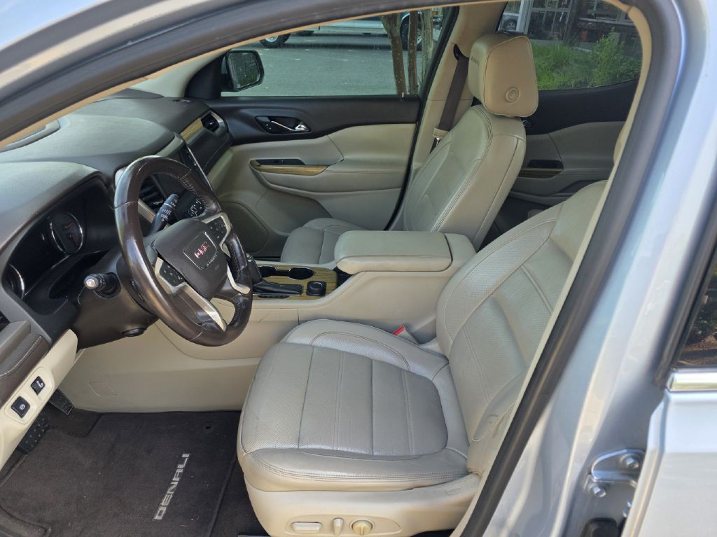 2017 GMC Acadia Image 7
