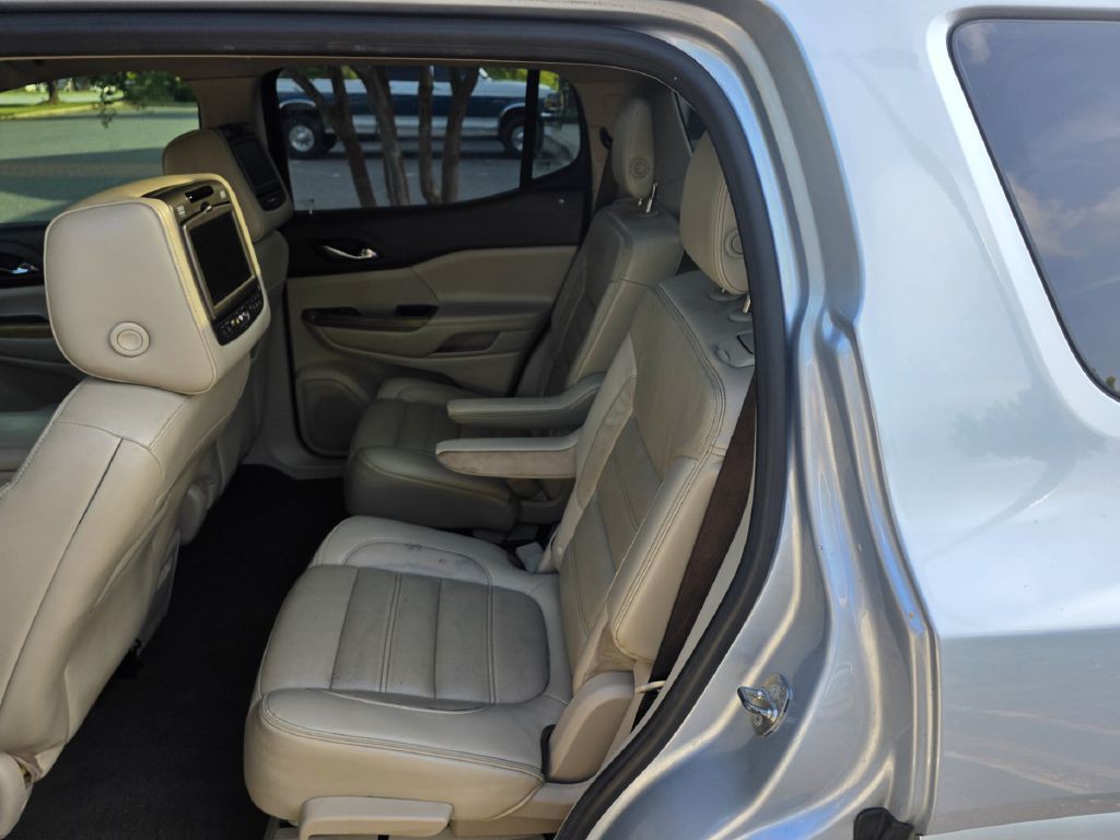 2017 GMC Acadia Image 8