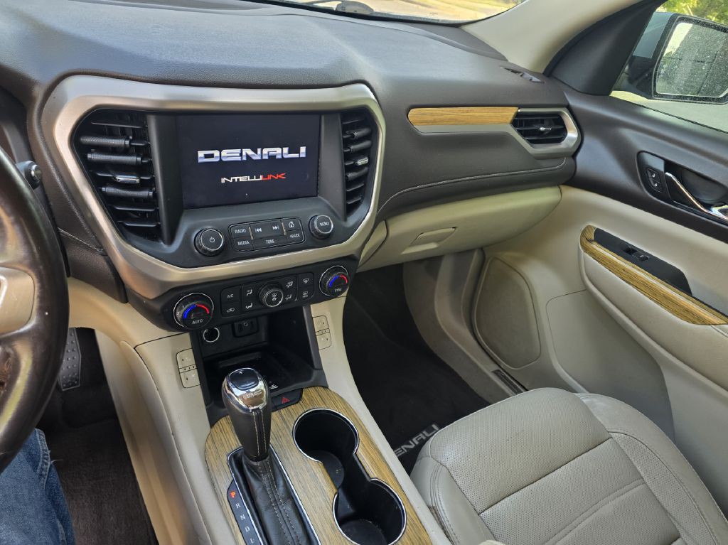2017 GMC Acadia Image 12