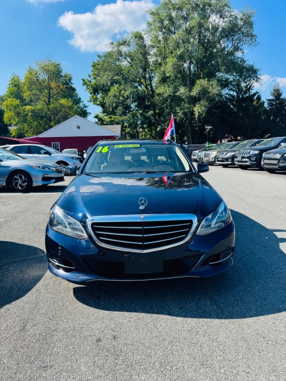 2016 Mercedes-Benz E-Class Image 3