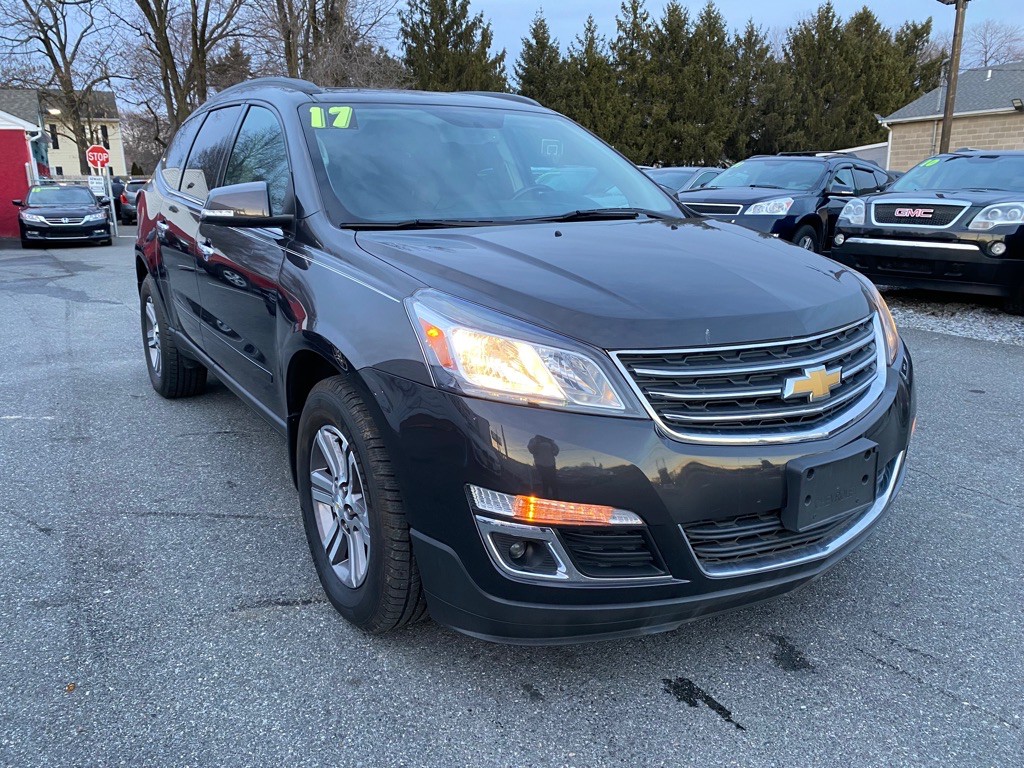 2017 Chevrolet Traverse Image 2