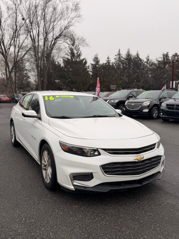 2016 Chevrolet Malibu Image 2