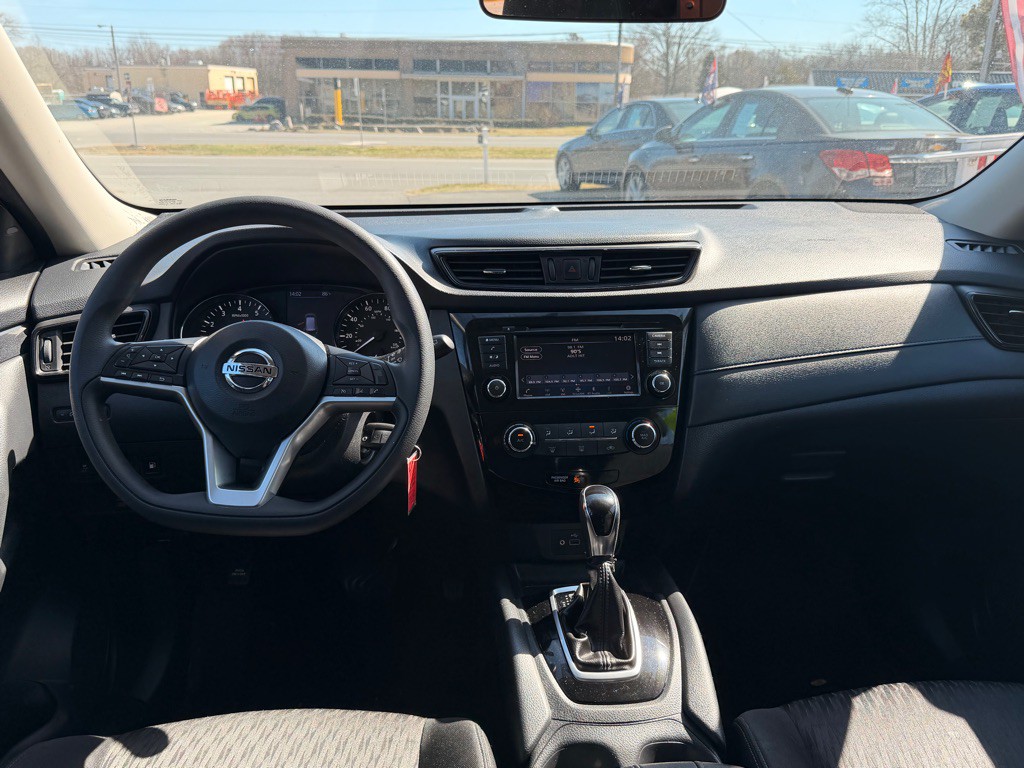 2018 Nissan Rogue Image 6