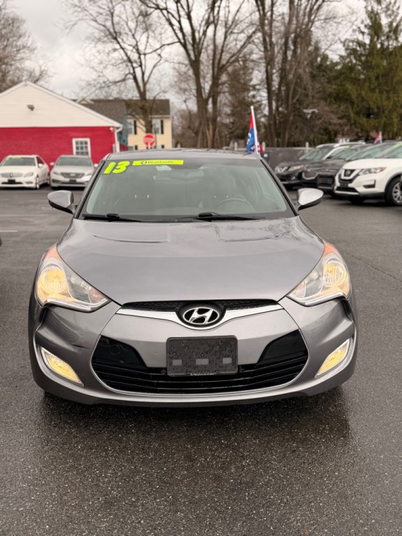2013 Hyundai Veloster Image 2