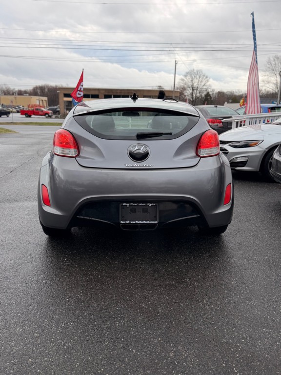 2013 Hyundai Veloster Image 4