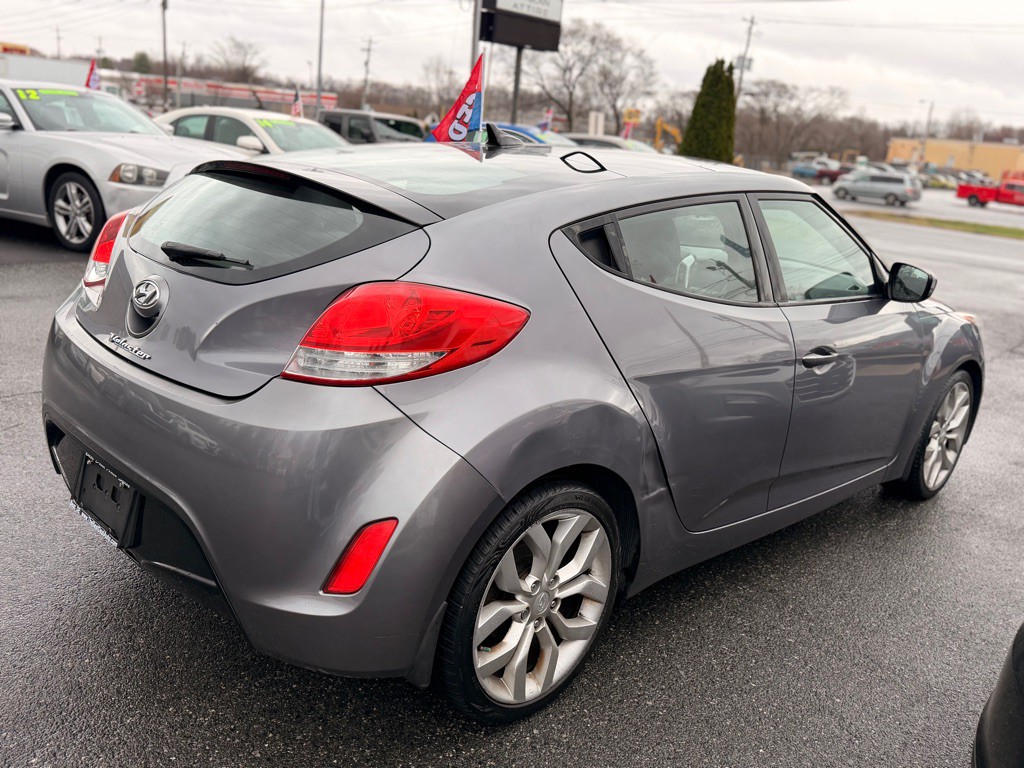2013 Hyundai Veloster Image 5