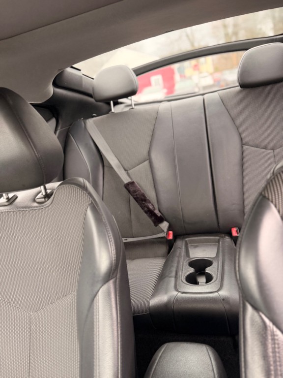 2013 Hyundai Veloster Image 7