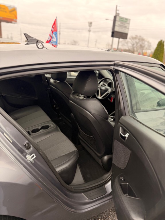 2013 Hyundai Veloster Image 8