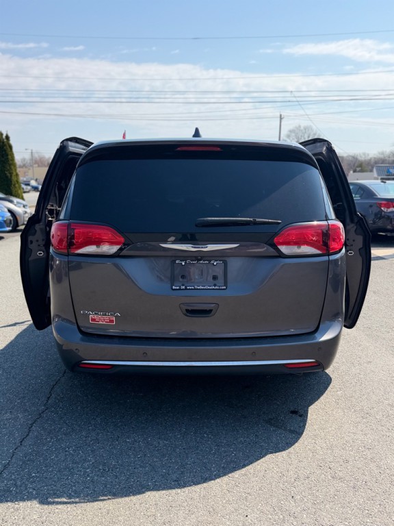 2019 Chrysler Pacifica Image 4