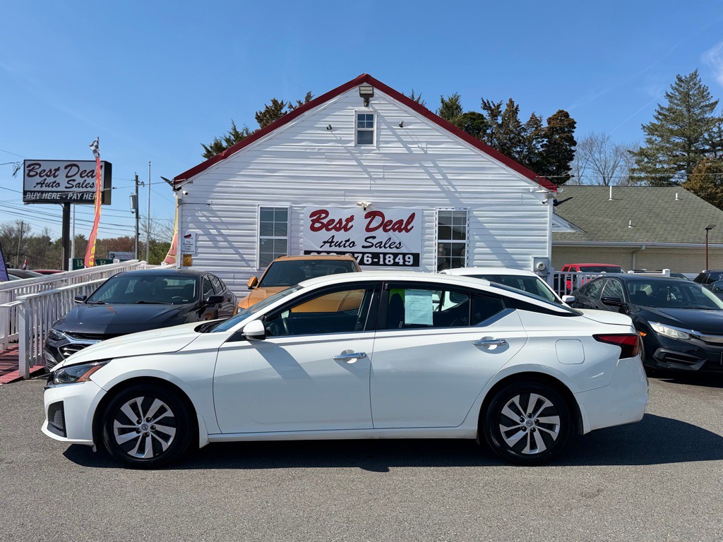 2023 Nissan Altima Image 2