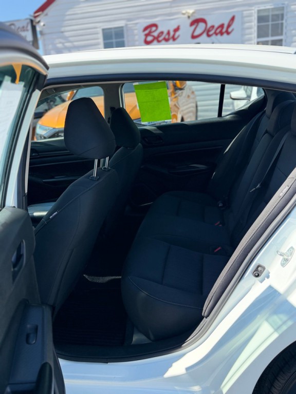 2023 Nissan Altima Image 8