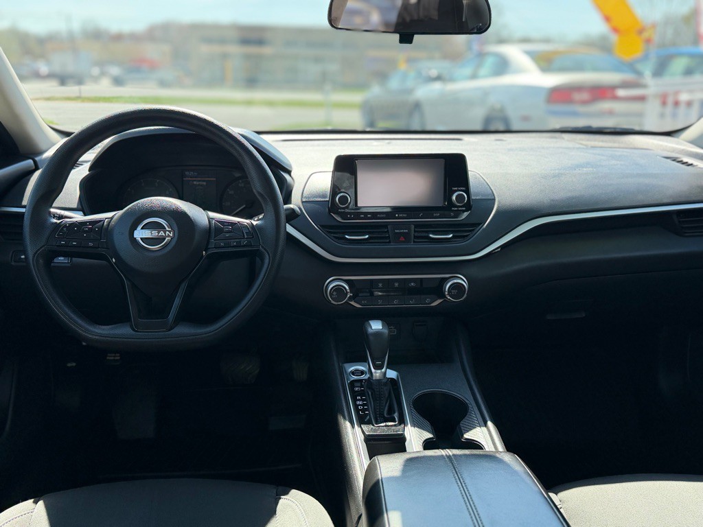2023 Nissan Altima Image 9