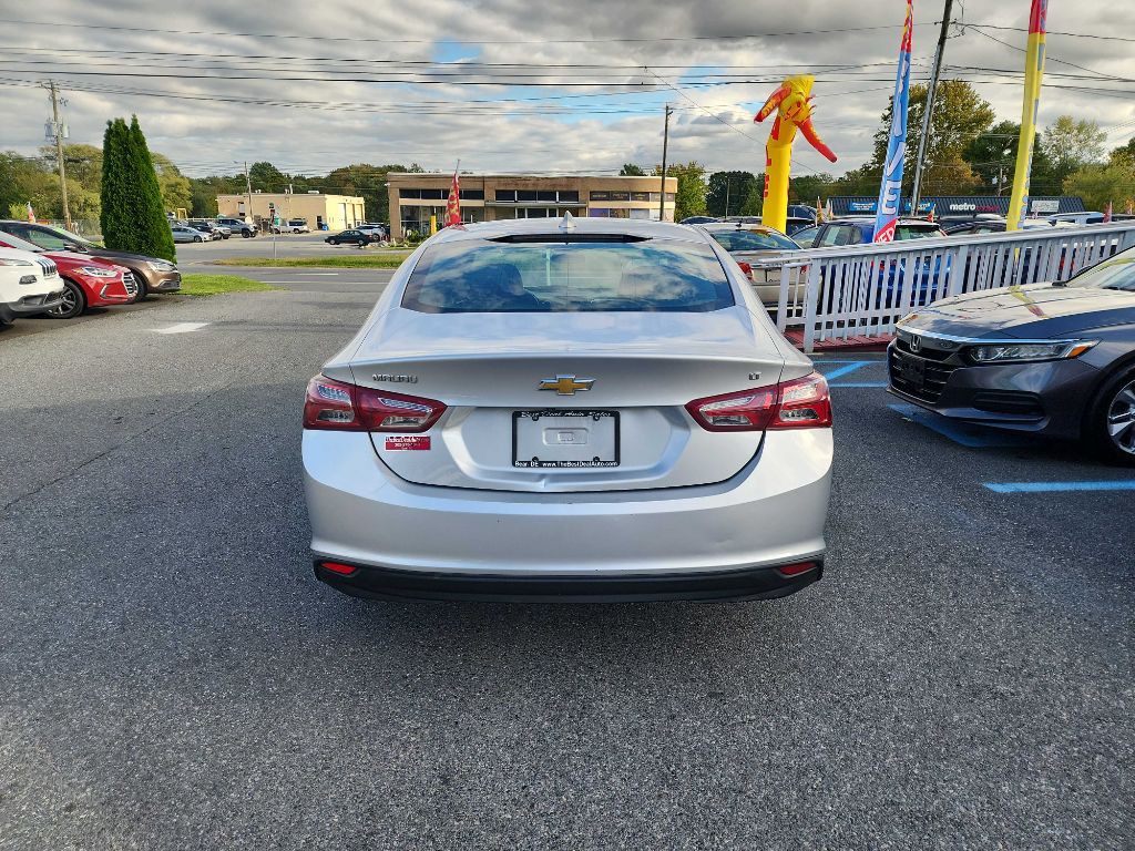 2021 Chevrolet Malibu Image 3