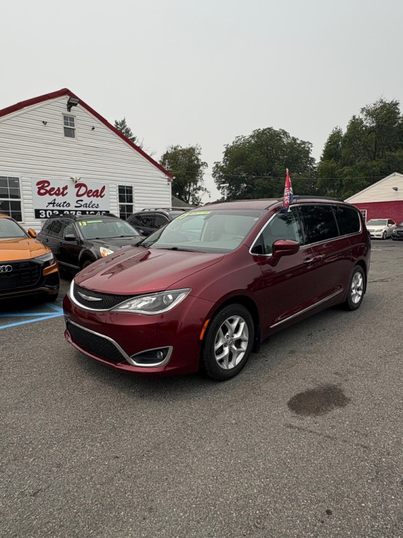 2017 Chrysler Pacifica Image 1