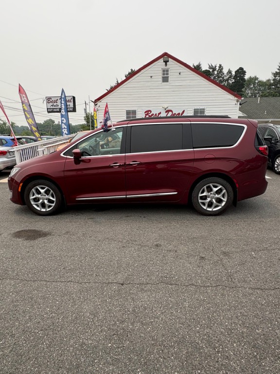 2017 Chrysler Pacifica Image 3