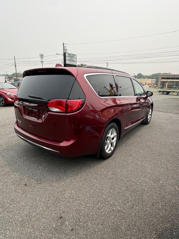 2017 Chrysler Pacifica Image 6