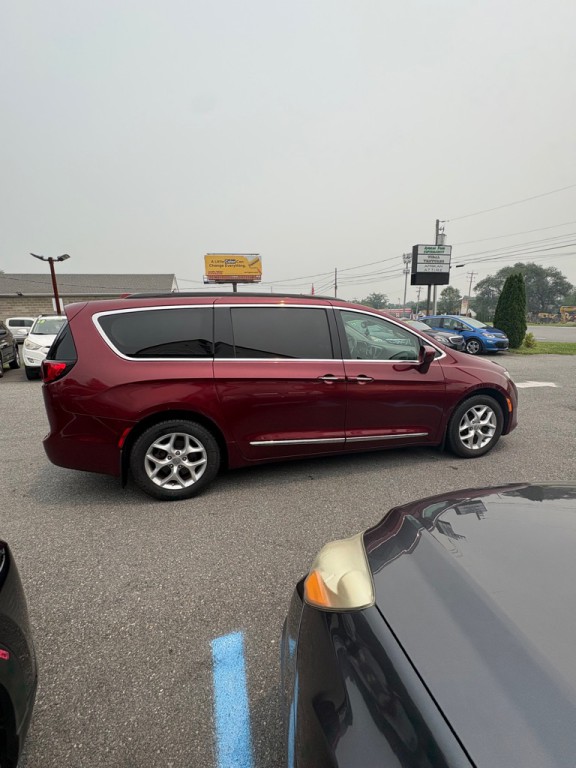 2017 Chrysler Pacifica Image 7