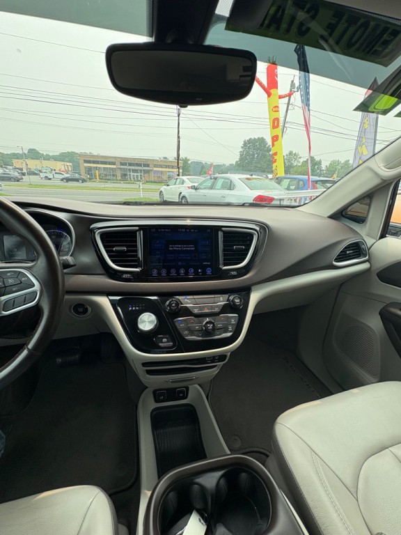 2017 Chrysler Pacifica Image 9