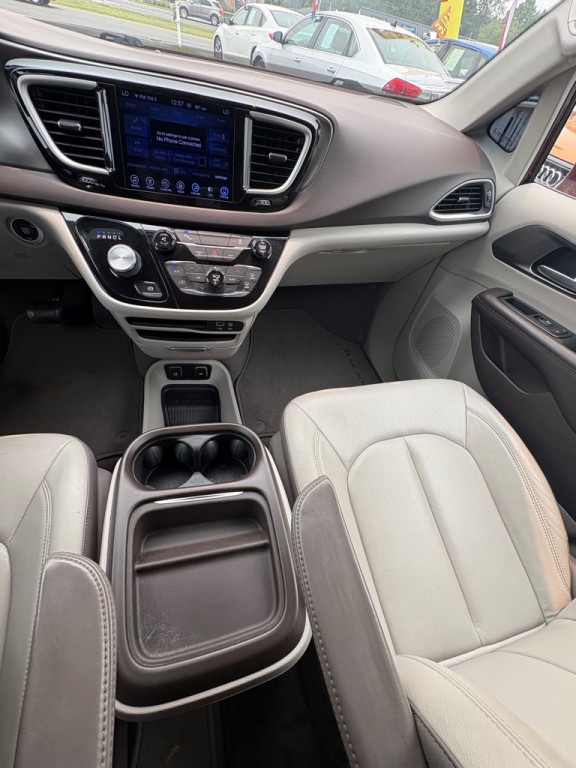 2017 Chrysler Pacifica Image 10