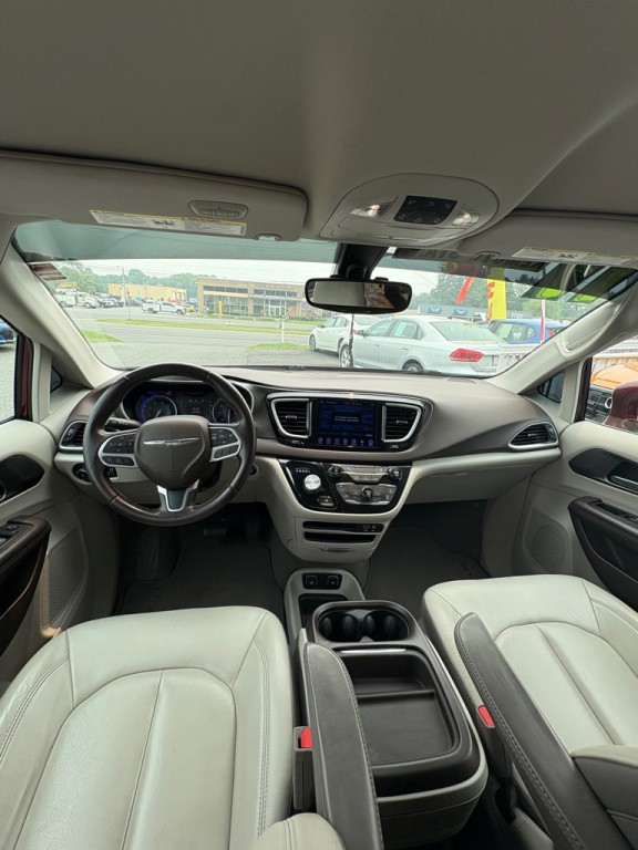 2017 Chrysler Pacifica Image 12