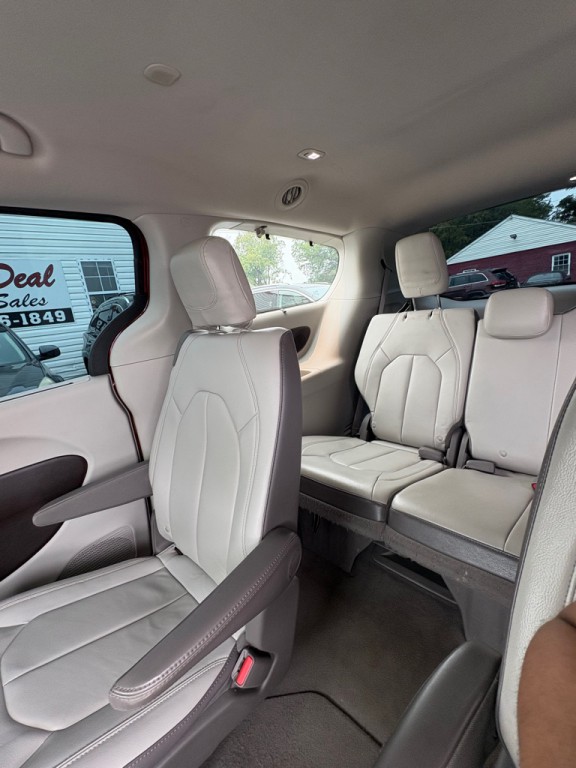 2017 Chrysler Pacifica Image 14