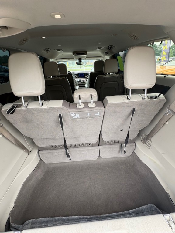 2017 Chrysler Pacifica Image 16