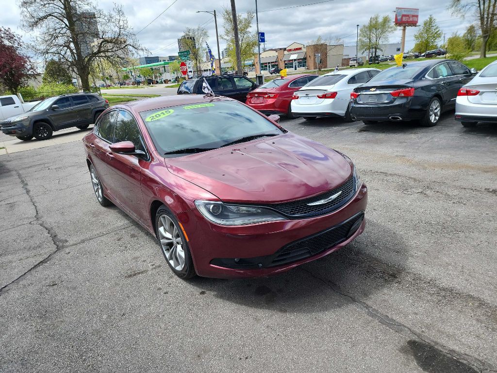 2015 Chrysler 200 Image 2