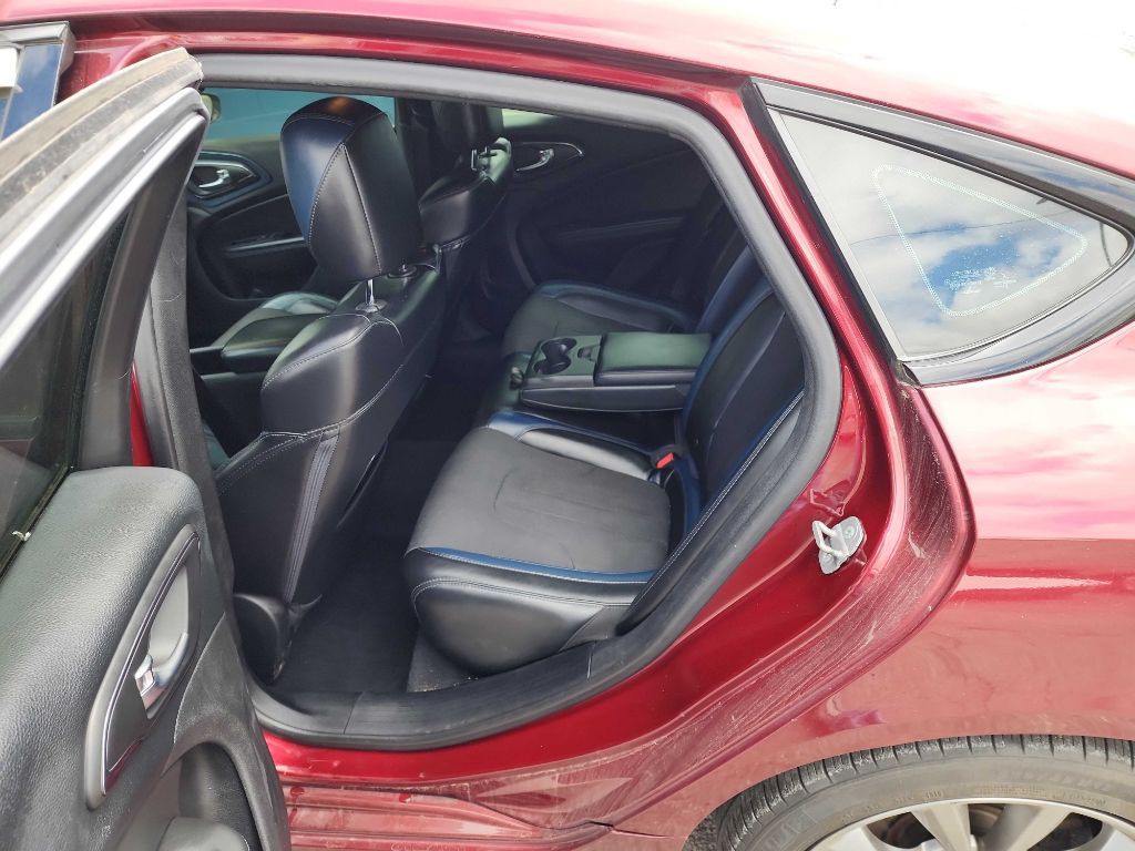 2015 Chrysler 200 Image 5