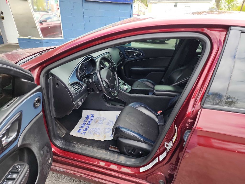 2015 Chrysler 200 Image 6