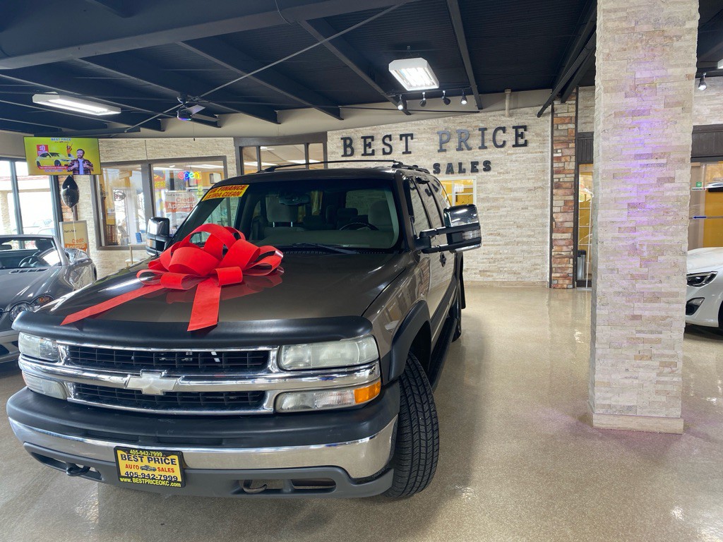 2003 Chevrolet Suburban Image 3