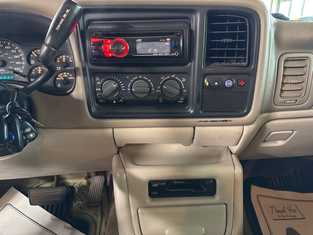 2002 GMC Yukon Image 12
