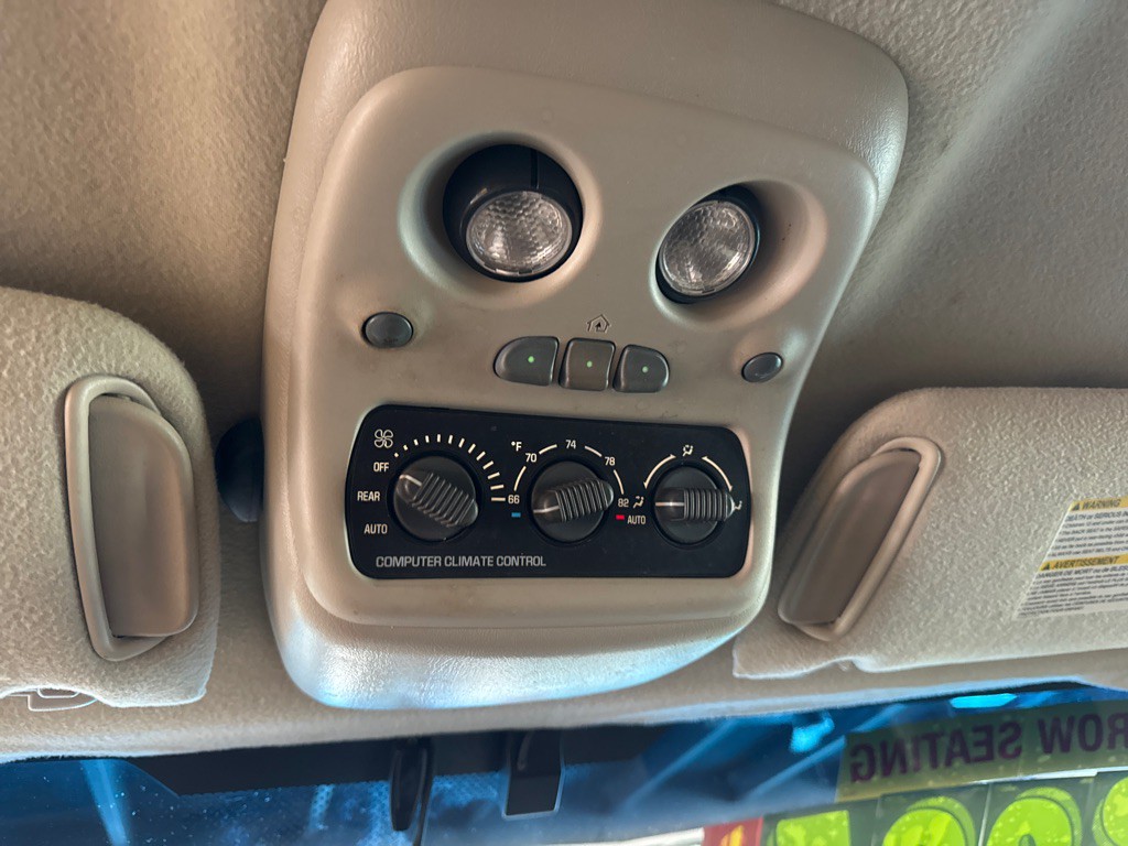 2002 GMC Yukon Image 13