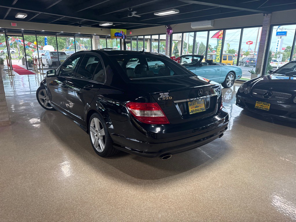 2010 Mercedes-Benz C-Class Image 4