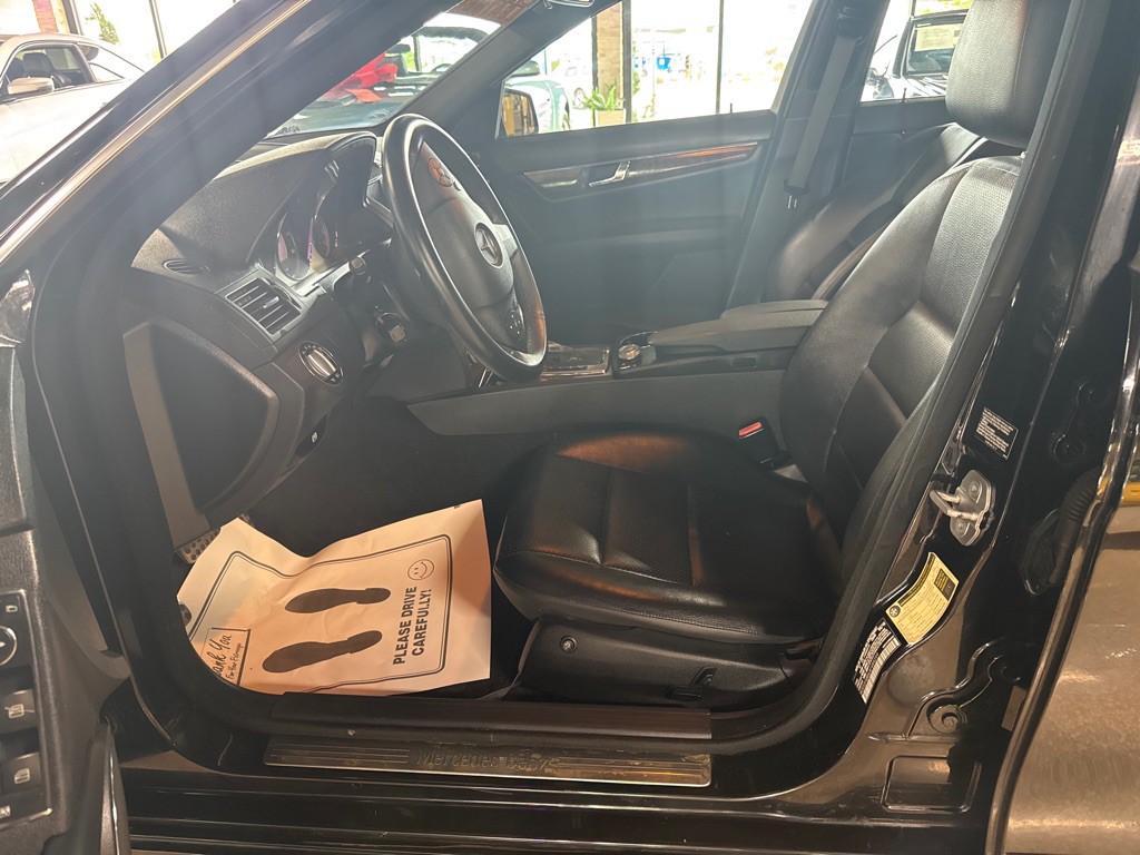 2010 Mercedes-Benz C-Class Image 7