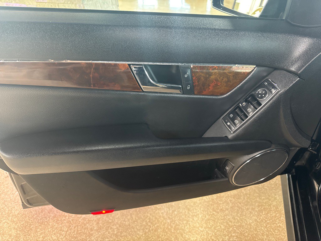 2010 Mercedes-Benz C-Class Image 8