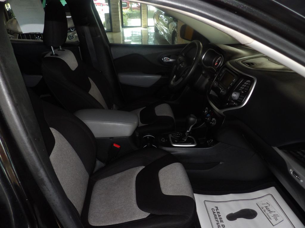 2014 Jeep Cherokee Image 17