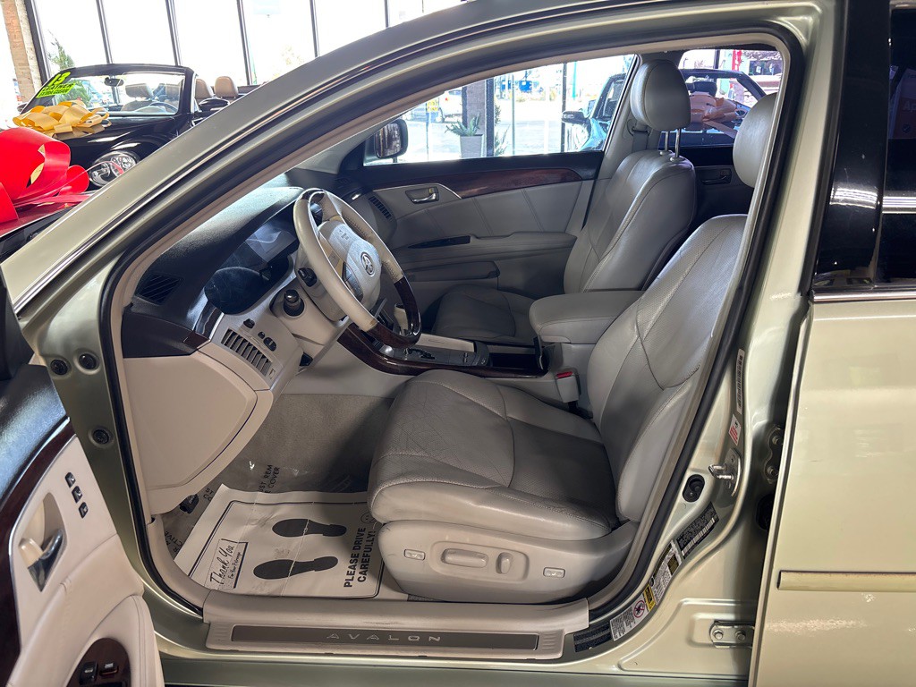 2008 Toyota Avalon Image 9