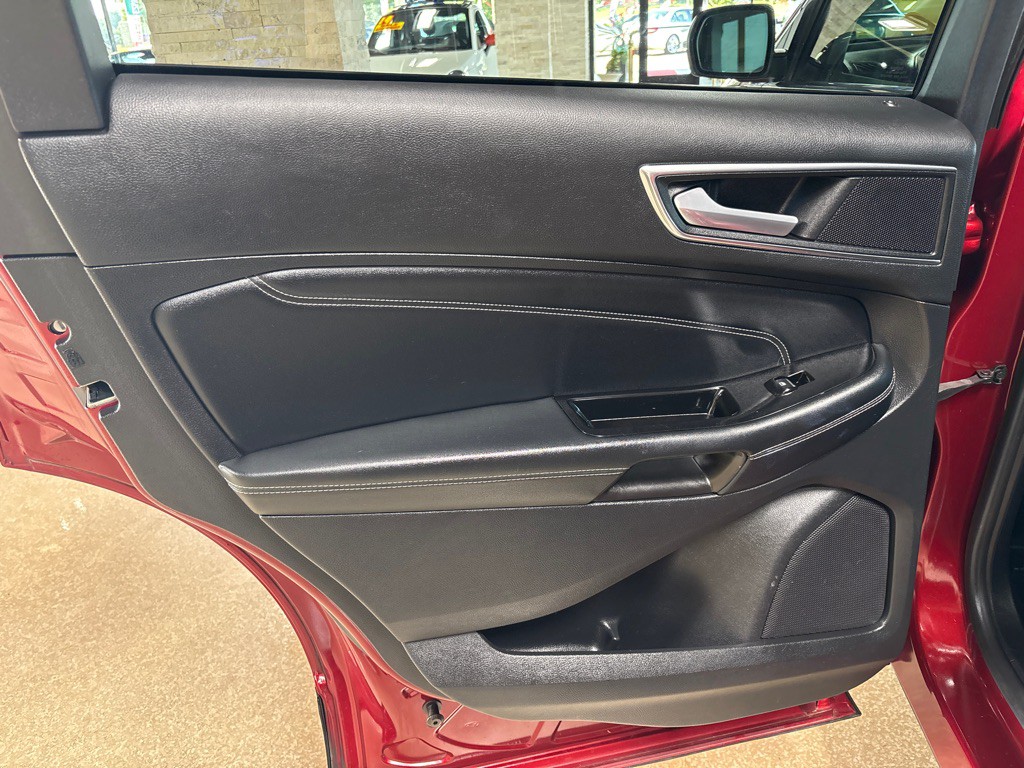 2016 Ford Edge Image 12