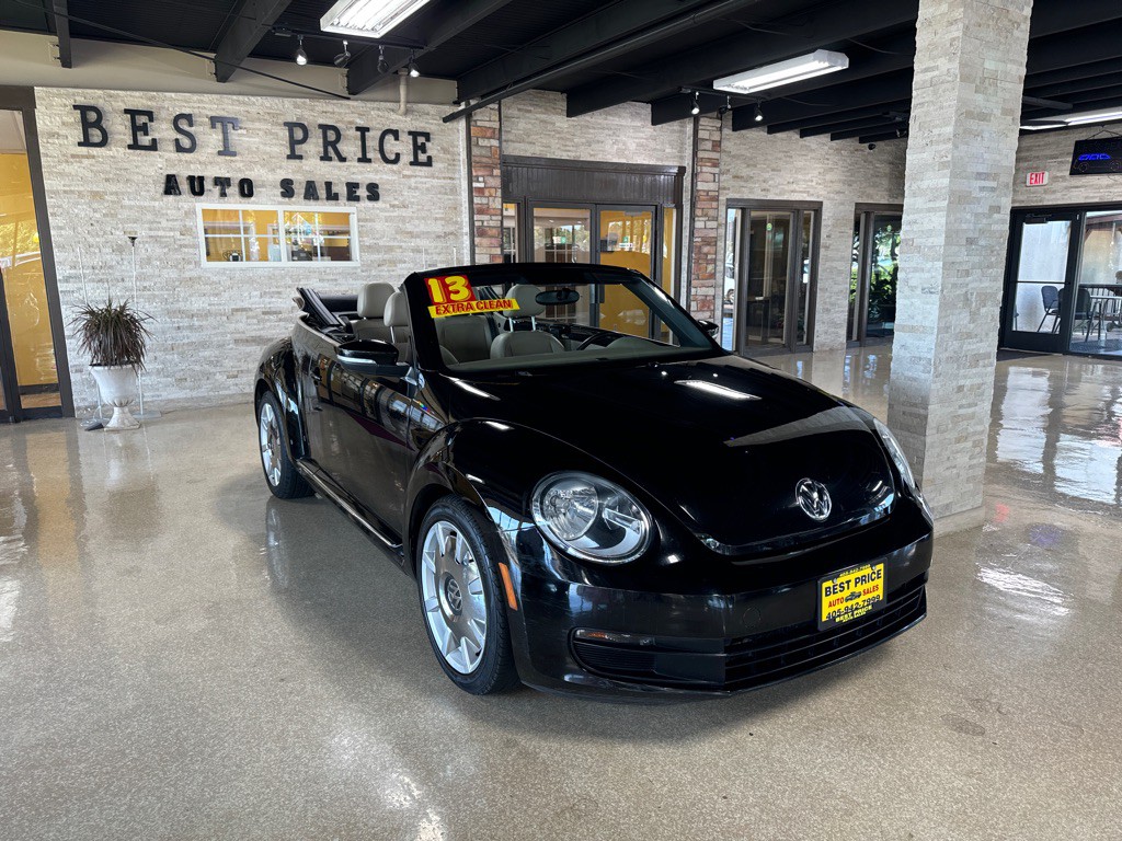 2013 Volkswagen Beetle Image 1