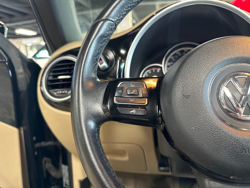 2013 Volkswagen Beetle Image 11