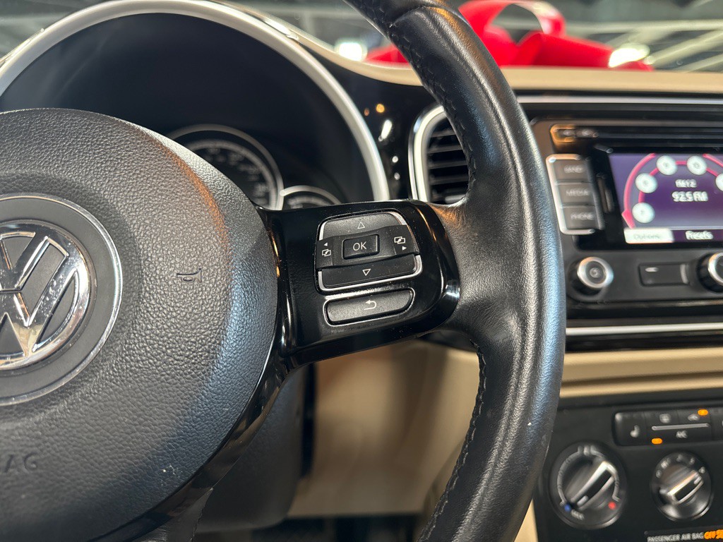 2013 Volkswagen Beetle Image 12