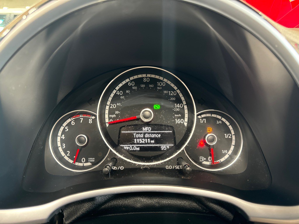 2013 Volkswagen Beetle Image 15