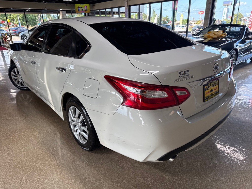 2017 Nissan Altima Image 7