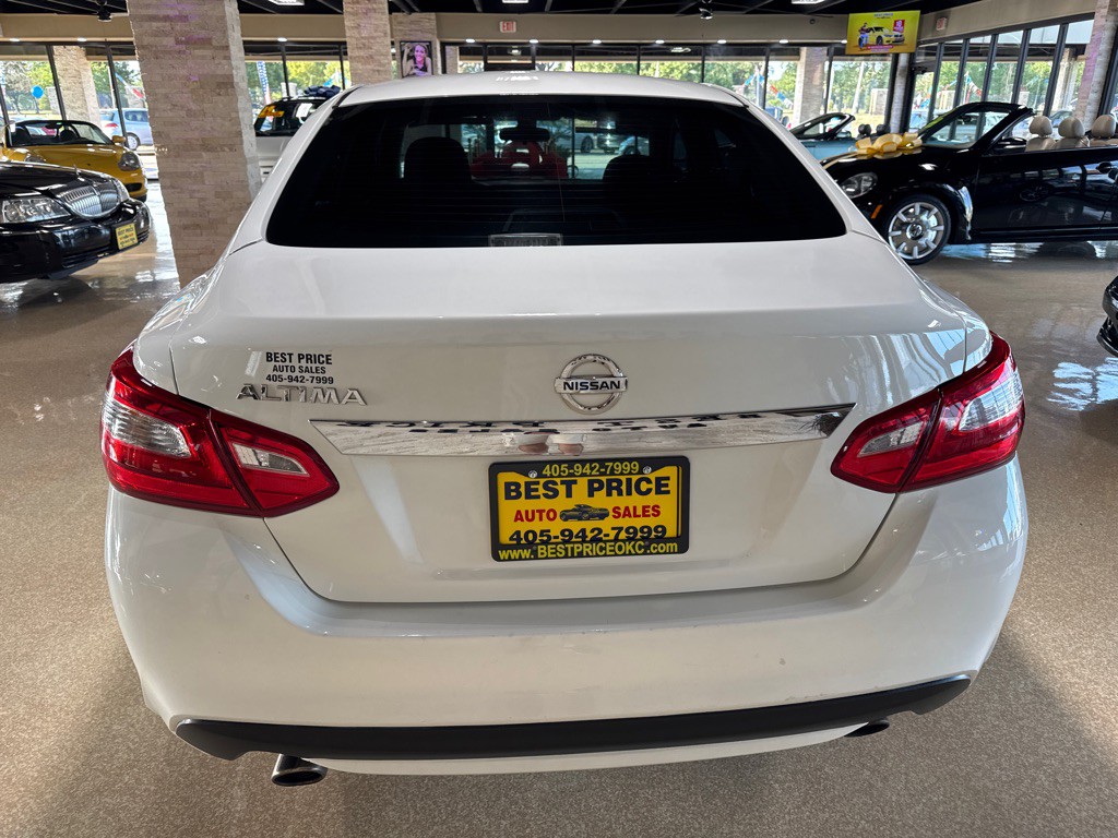 2017 Nissan Altima Image 8