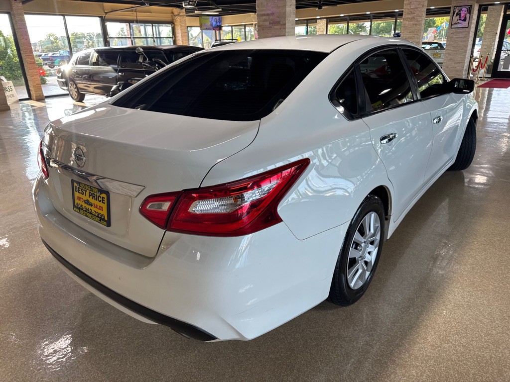 2017 Nissan Altima Image 9